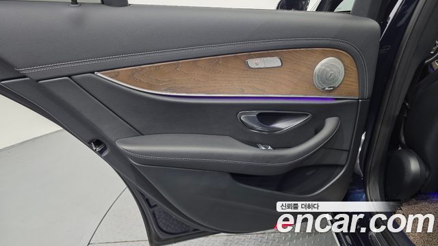 Mercedes-Benz E-Class 2021 — photo 15