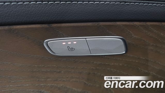 Mercedes-Benz E-Class 2021 — photo 28