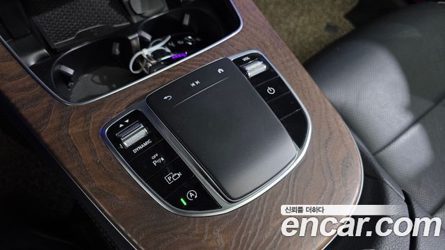 Mercedes-Benz E-Class 2021 — photo 30