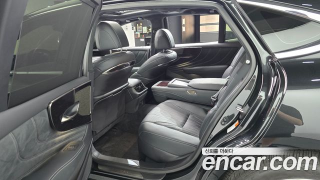 Lexus LS 2024 — photo 11