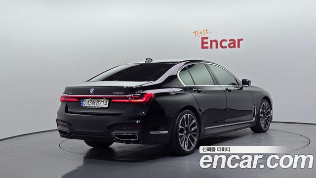 BMW 7-Series 2022 — photo 2