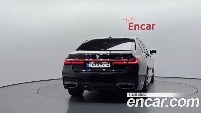 BMW 7-Series 2022 — photo 4