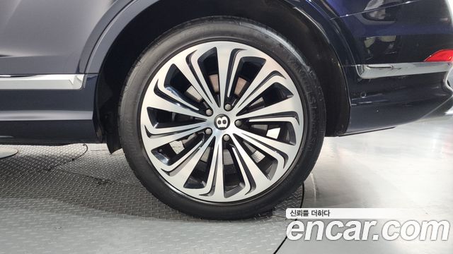 Bentley Bentayga 2022 — photo 7