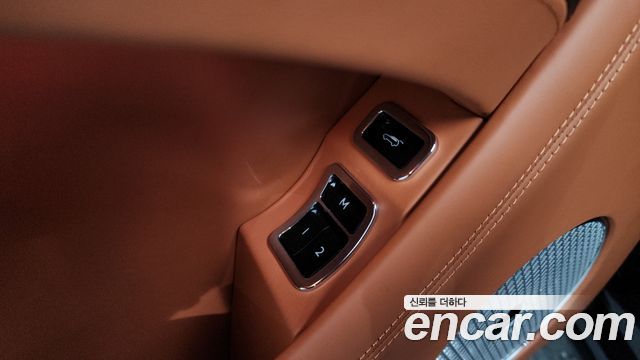 Bentley Bentayga 2022 — photo 28