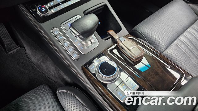 Genesis G90 2019 — photo 12