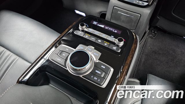 Genesis G90 2019 — photo 26