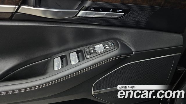 Genesis G90 2019 — photo 30