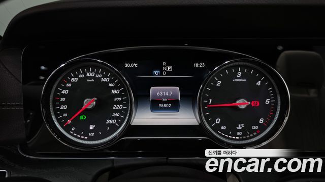 Mercedes-Benz E-Class 2018 — photo 8