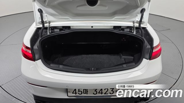Mercedes-Benz E-Class 2018 — photo 19