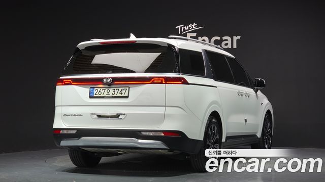 Kia Canival 2021 — photo 2
