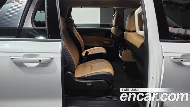 Kia Canival 2021 — photo 17