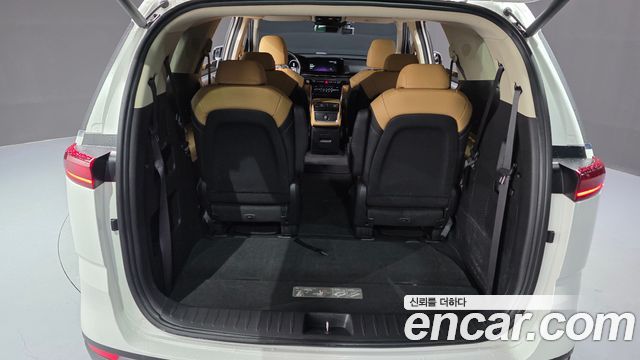 Kia Canival 2021 — photo 23