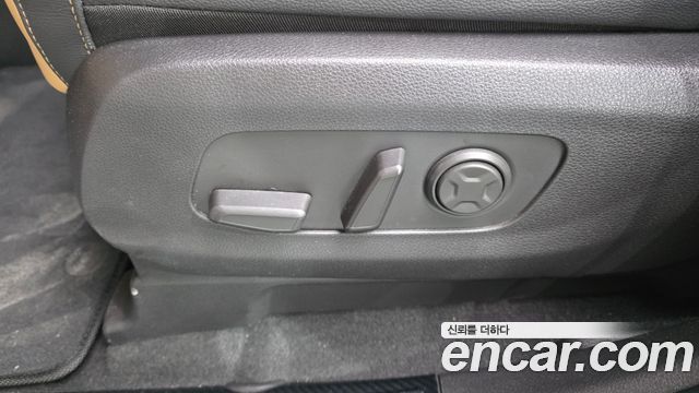 Kia Canival 2021 — photo 33