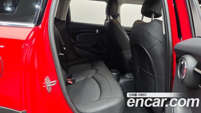 Mini Cooper 2023 — photo 17