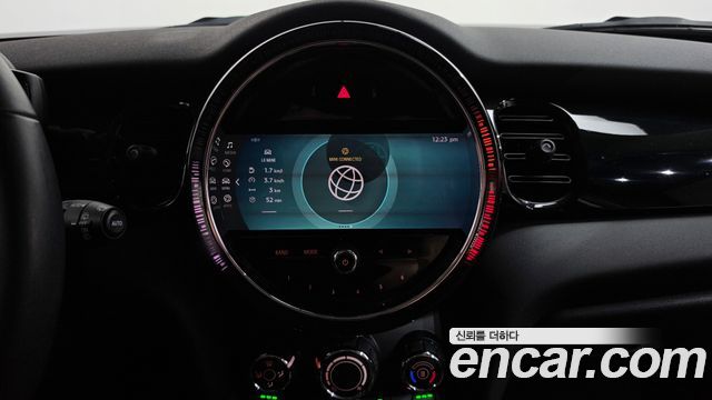 Mini Cooper 2023 — photo 18