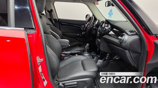 Mini Cooper 2023 — photo 16