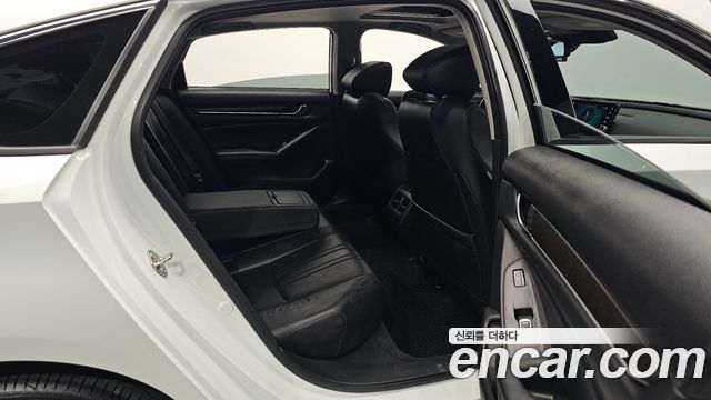 Honda Accord 2018 — photo 17