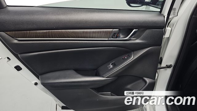 Honda Accord 2018 — photo 15