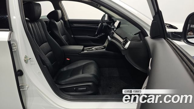 Honda Accord 2018 — photo 16