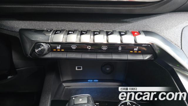 Peugeot 3008 2019 — photo 16