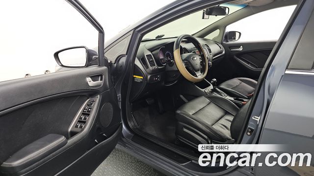 Kia K3 2014 — photo 10