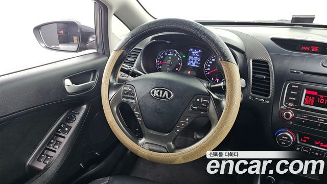 Kia K3 2014 — photo 13