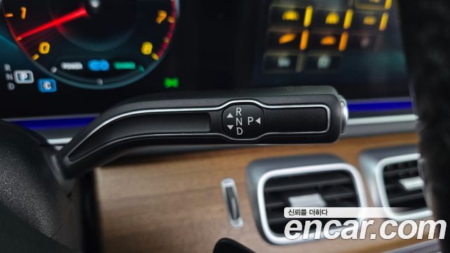 Mercedes-Benz GLE-Class 2020 — photo 9