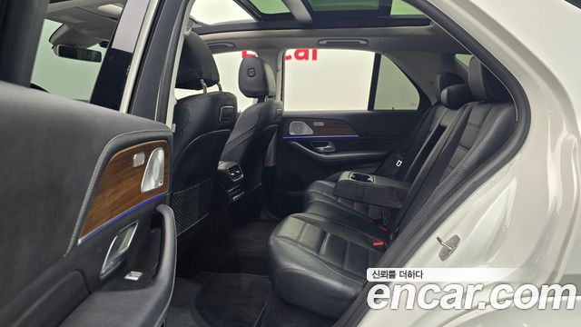 Mercedes-Benz GLE-Class 2020 — photo 11