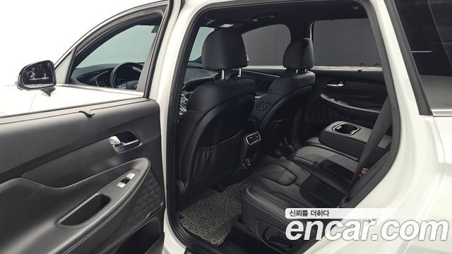 Hyundai Santafe 2023 — photo 18