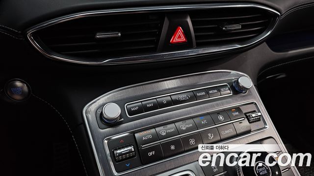 Hyundai Santafe 2023 — photo 24