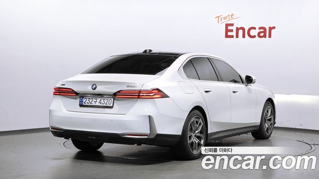 BMW 5-Series 2024 — photo 2