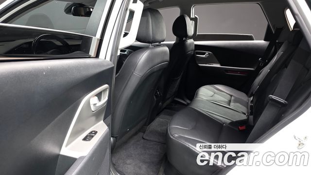 Kia Niro 2023 — photo 17