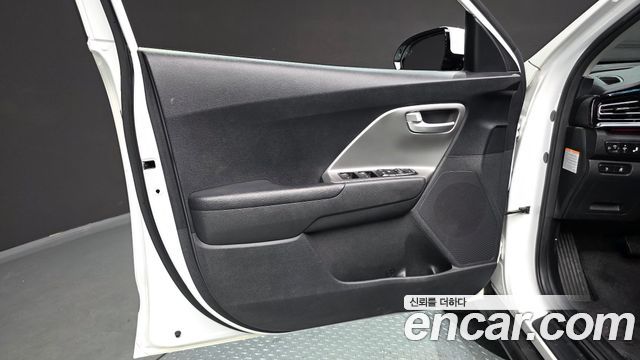 Kia Niro 2023 — photo 14