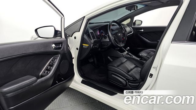 Kia K3 2015 — photo 13