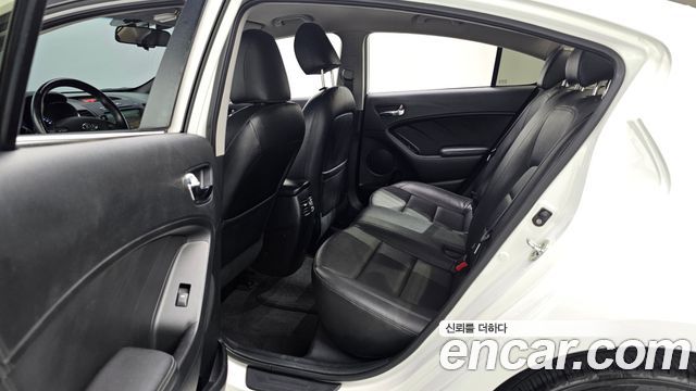 Kia K3 2015 — photo 17