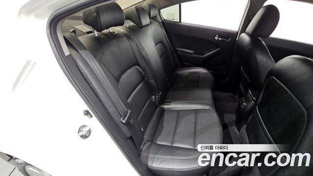 Kia K3 2015 — photo 18