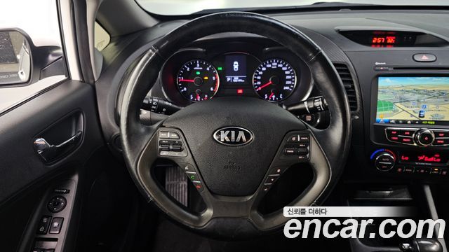 Kia K3 2015 — photo 21