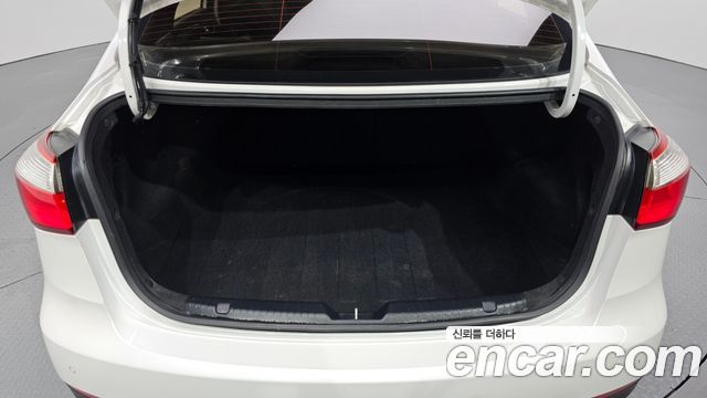 Kia K3 2015 — photo 24