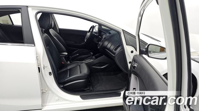 Kia K3 2015 — photo 25