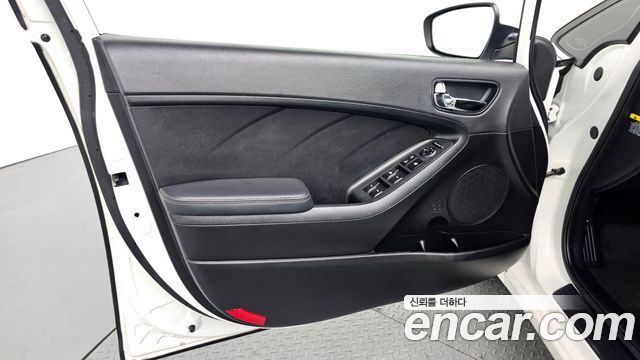Kia K3 2015 — photo 14
