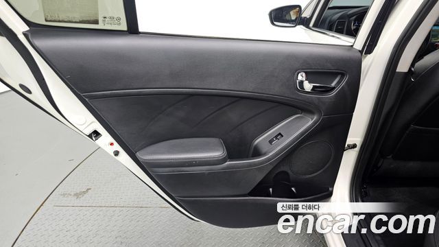 Kia K3 2015 — photo 15