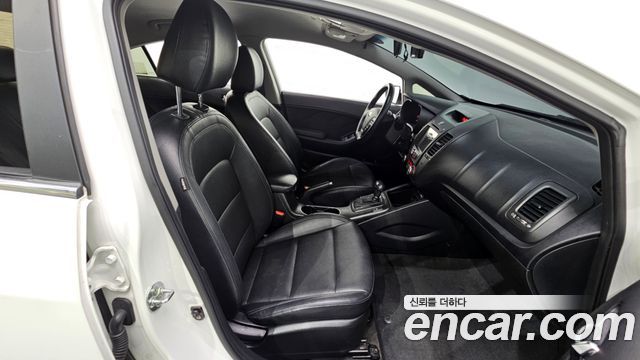 Kia K3 2015 — photo 16