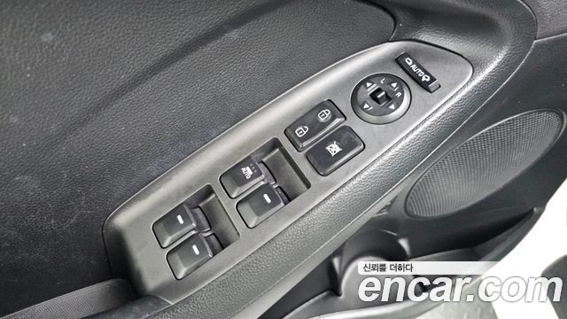Kia K3 2015 — photo 28