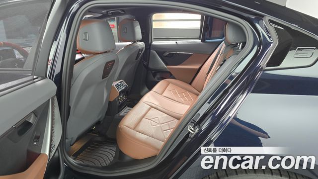 BMW 5-Series 2024 — photo 17
