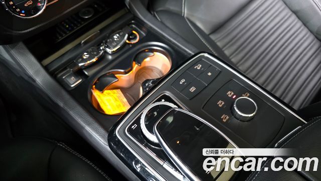 Mercedes-Benz GLE-Class 2017 — photo 17