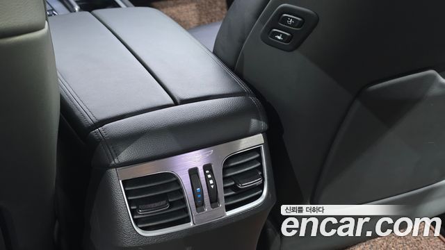 Genesis G80 2017 — photo 27