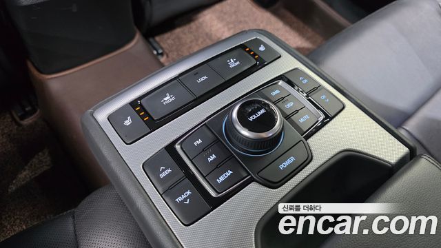 Genesis G80 2017 — photo 28