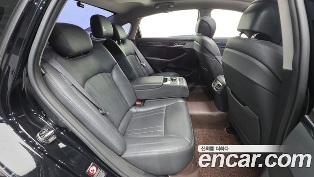 Genesis G80 2017 — photo 29