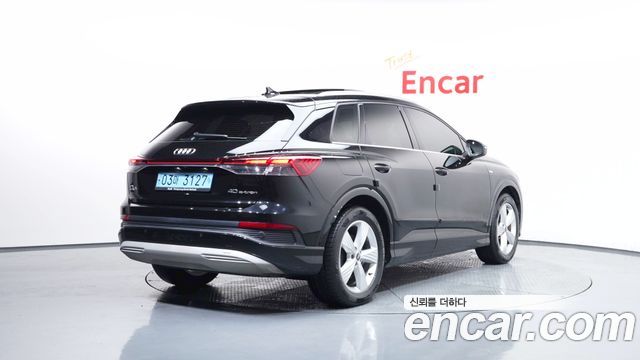 Audi Q4 e-tron 2022 — photo 2