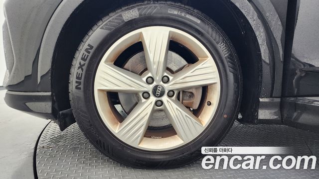 Audi Q4 e-tron 2022 — photo 5